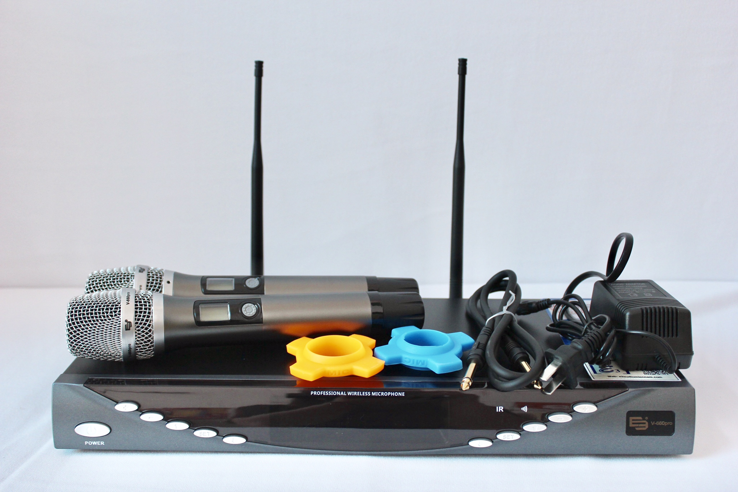 Micro không dây E3 V660 Pro 