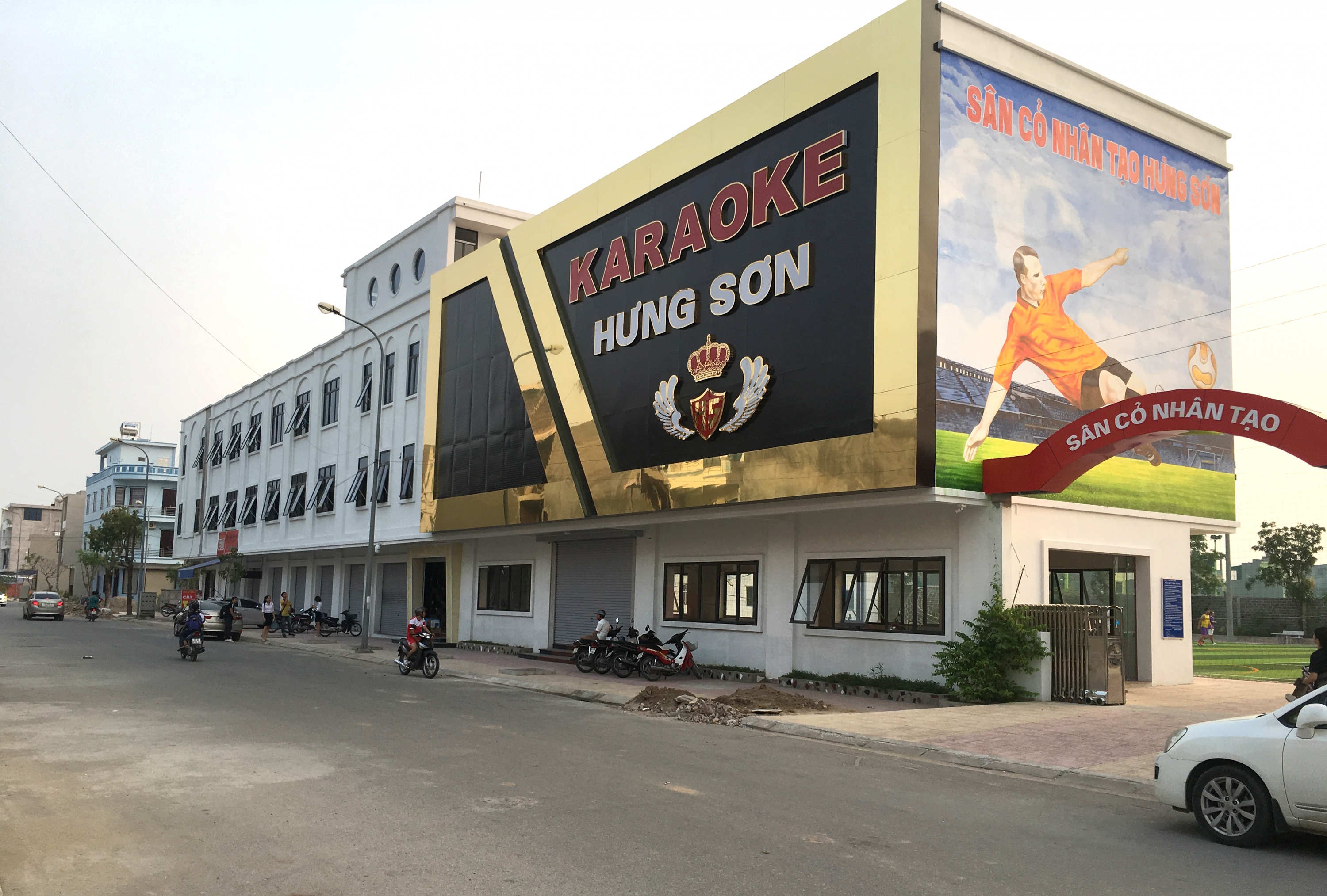 21 mẫu thiết kế mặt tiền quán karaoke cần quan tâm