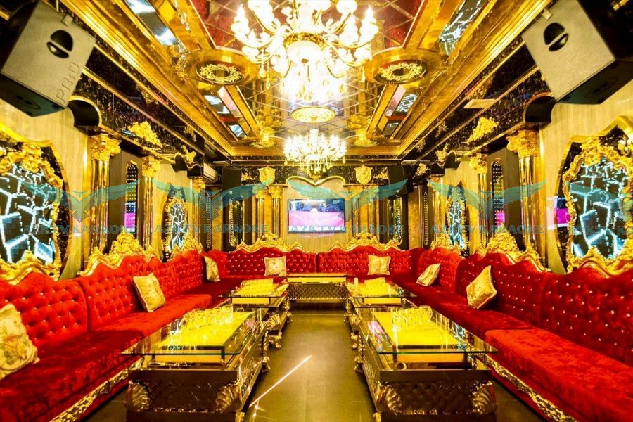 Mẫu thiết kế ph&ograve;ng karaoke chuy&ecirc;n nghiệp phong c&aacute;ch ho&agrave;ng gia