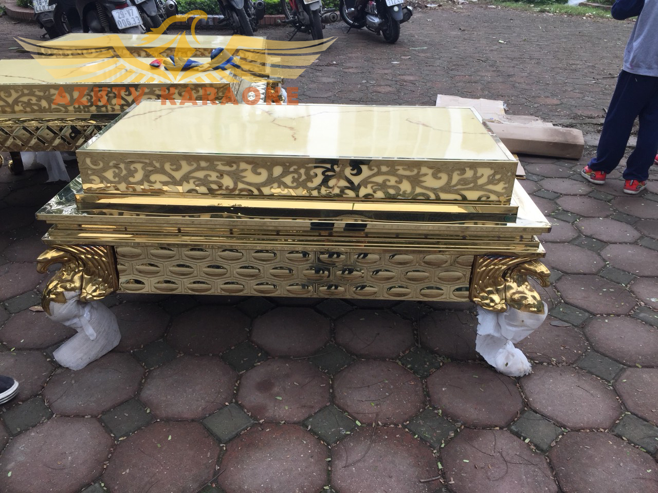 Mẫu bàn karaoke Inox đẹp sang trọng cổ điển phòng hát mới năm 2021