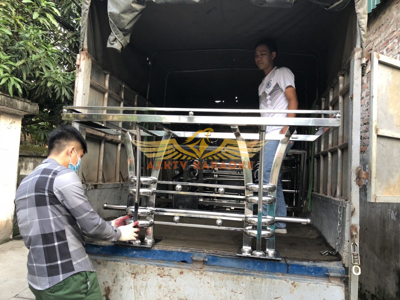 Mẫu bàn Inox hiện đại sang trọng 202010