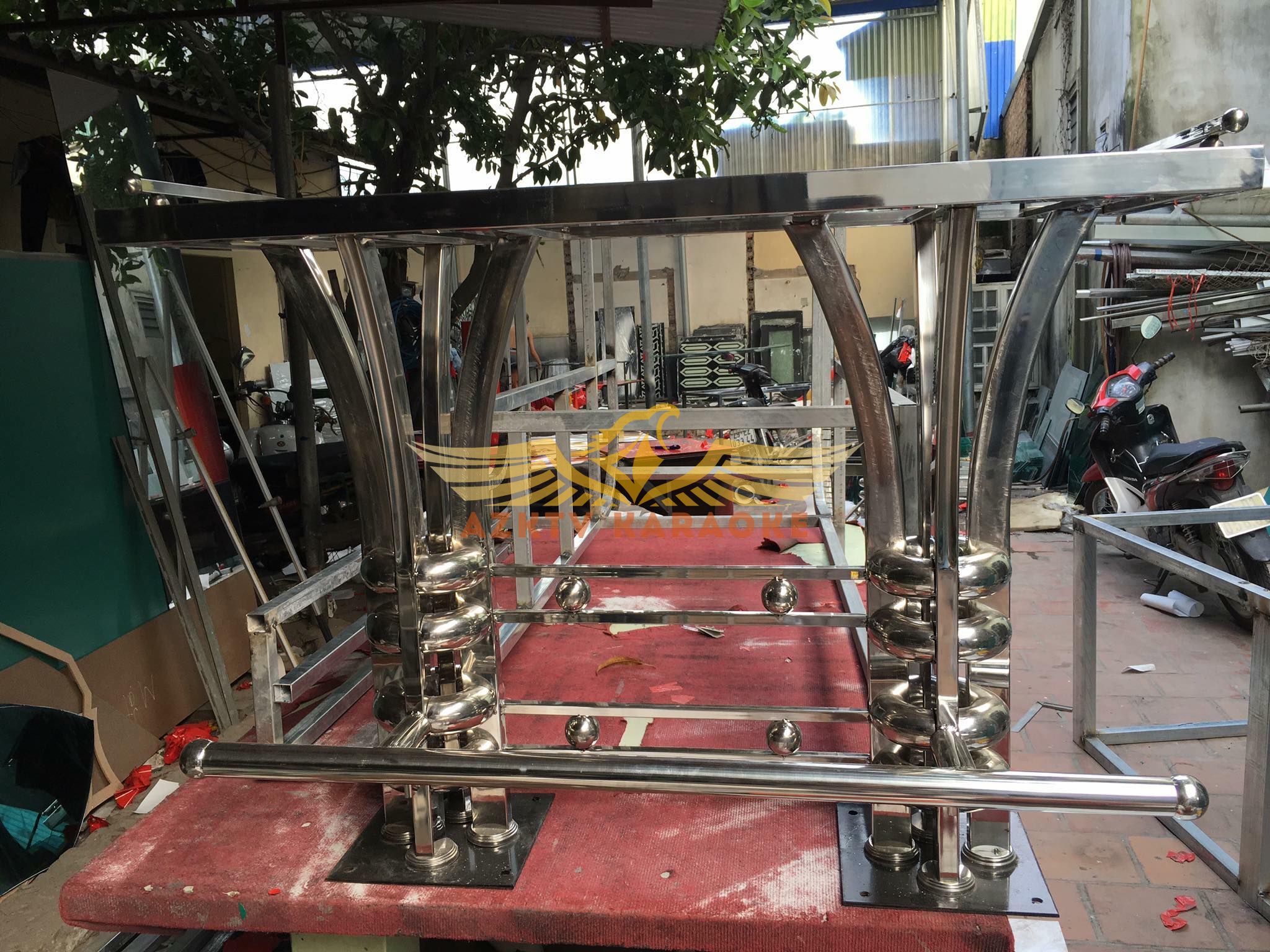 Mẫu bàn Inox hiện đại sang trọng 202010