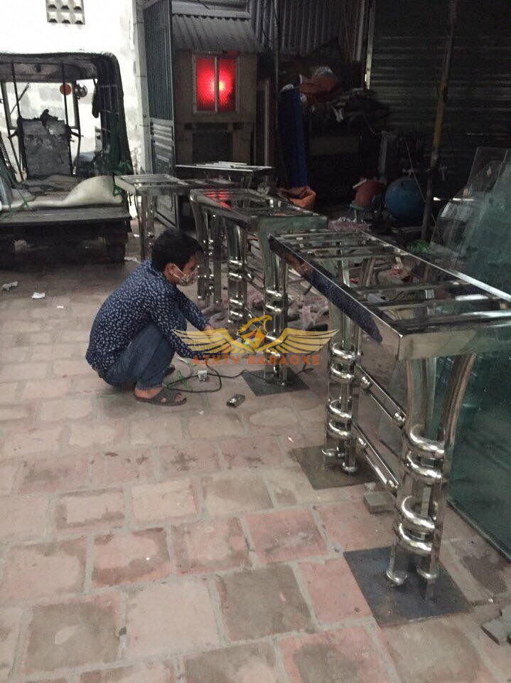 Mẫu bàn Inox hiện đại sang trọng 202010