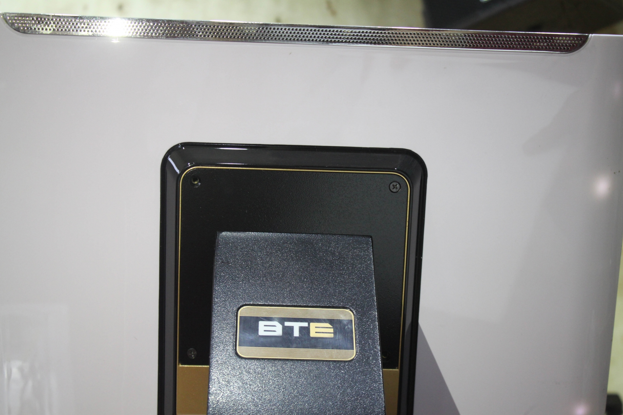 Màn hình liền đầu karaoke BTE S9650 4TB
